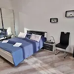 Extra Sok Szobas Apartman Budapest Koezpontjaban