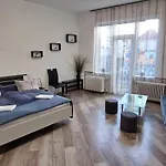 Extra Sok Szobas Apartman Budapest Koezpontjaban
