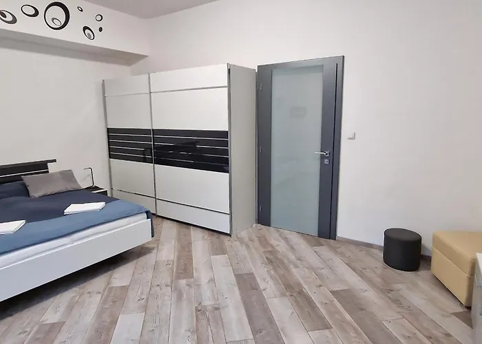Extra Sok Szobas Apartman Budapest Koezpontjaban